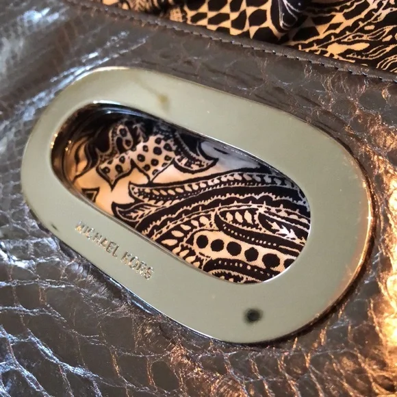 🤎 Michael Kors Bronze metallic leather snake embossed hand bag clutch - Picture 3 of 9